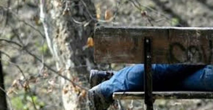 40χρονος εντοπίστηκε νεκρός σε παγκάκι στη Λάρισα