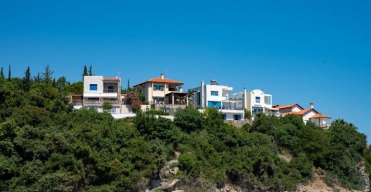 Τα εξοχικά που μαγνητίζουν τα βλέμματα στα παράλια της Λάρισας – Φωτογραφίες
