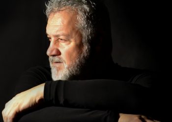 Σπύρος Πετρουλάκης: Πεπρωμένο είναι οι αποφάσεις μας-Ο γνωστός συγγραφέας μας μιλάει για τη «Νύχτα της αλήθειας»