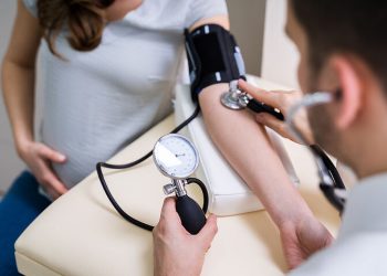 Προεκλαμψία: Το στοιχείο στη διατροφή της εγκύου που μειώνει τον κίνδυνο