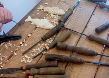 Στην Καλαμπάκα λιλιπούτειοι ξυλογλύπτες δημιουργούν μοναδικά έργα τέχνης