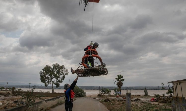 Πλημμύρες Εύβοια: Βρέθηκε πτώμα άντρα σε παραλία στους Αγίους Αποστόλους