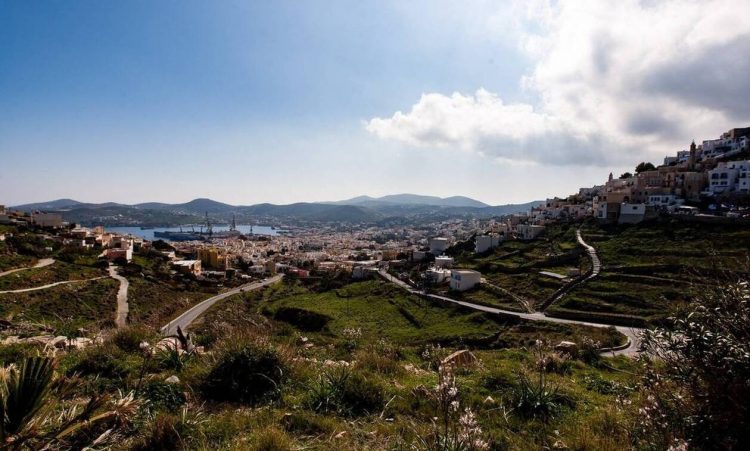 Καιρός: Πού αναμένονται βροχές και καταιγίδες σήμερα Κυριακή