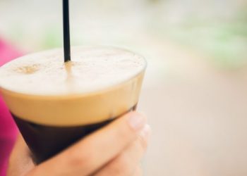 Πιείτε κρύο καφέ γιατί έχει 6 εντυπωσιακά οφέλη υγείας