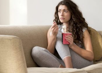 Κατάθλιψη: Τα σωματικά συμπτώματα και η διατροφή που θα σε βοηθήσει
