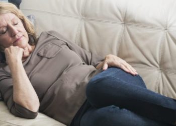 Κοιμάστε πολύ το μεσημέρι; Τι μπορεί να δείχνει για την υγεία σας