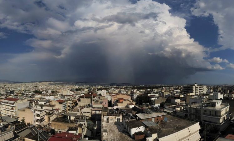 Καιρός: Απίστευτο φαινόμενο το Σάββατο στην Ελλάδα – 4.700 κεραυνοί με 41 βαθμούς Κελσίου
