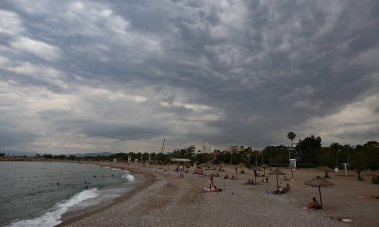 Έκτακτο δελτίο ΕΜΥ: Υποχωρεί η θερμοκρασία – Πού και πότε θα σημειωθούν καταιγίδες