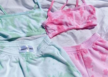 Βρήκαμε πώς θα κάνεις tie-dye τα ρούχα σου μόνο με φρούτα
