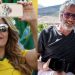 5 κόλπα για να βγαίνεις ωραίος στις φωτογραφίες