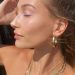 Το μωβ eyeliner της Hailey Bieber είναι η τάση που θα βλέπουμε παντού