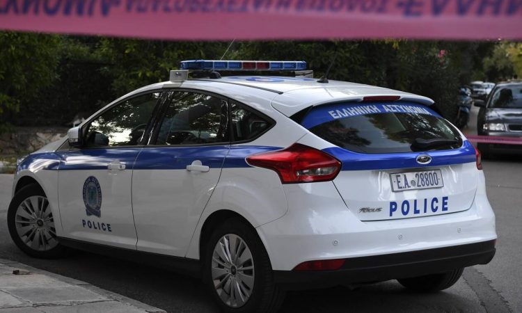 Κατερίνη: Παιδιά ανακάλυψαν… οπλοστάσιο με χειροβομβίδες και εκρηκτικά σε εγκαταλελειμμένο σπίτι