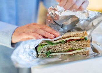 Αλουμινόχαρτο: Τελικά υπάρχει σωστή και λάθος πλευρά;