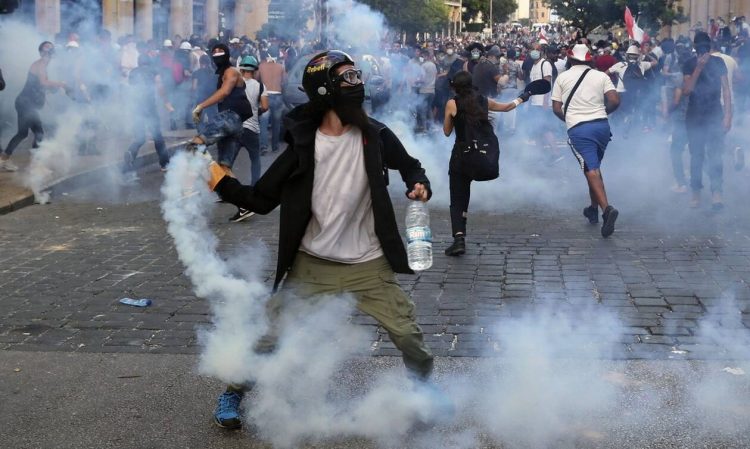 Λίβανος: Παραιτήθηκε ο πρωθυπουργός υπό την πίεση των οργισμένων διαδηλώσεων