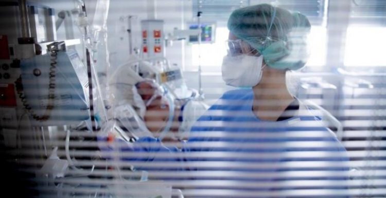 Κορωνοϊός: Διασωληνώθηκε 27χρονη γιατρός στο Πανεπιστημιακό νοσοκομείο Λάρισας