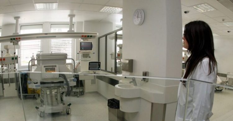 Λάρισα: Θετικά νέα – Αποσωληνώθηκε η 27χρονη γιατρός από το Πανεπιστημιακό Λάρισας