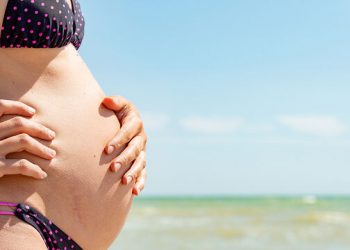 Εγκυμοσύνη και καλοκαίρι: Τι πρέπει να προσέχετε όταν ταξιδεύετε;