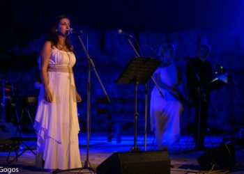 Μαγική παράσταση με πρωταγωνιστή το φεγγάρι στο υπαίθριο Δημοτικό Θέατρο Τρικάλων