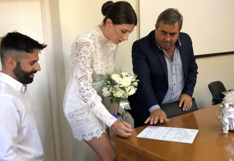 Λαμπερός γάμος στο Δημαρχείο Πύλης