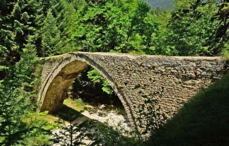 Νεραϊδοχώρι: Το μυθικό χωριό των Τρικάλων