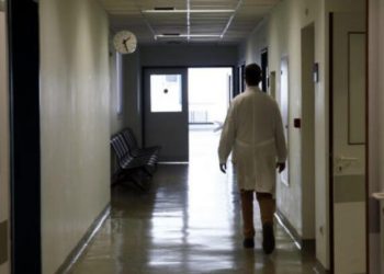 Λαρισαία πήγε στα επείγοντα του Πανεπιστημιακού γιατί χτύπησε με το ποδήλατο και “έφαγε” πρόστιμο 300 € για μη χρήση μάσκας