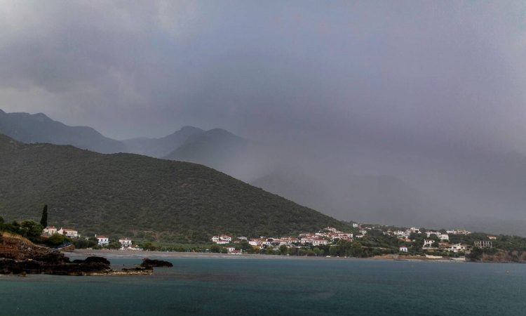 Έκτακτο δελτίο ΕΜΥ: Καταιγίδες και χαλαζοπτώσεις σε αρκετές περιοχές της χώρας