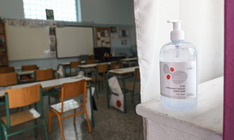 Κορονοϊός – Γώγος: Εκ περιτροπής και με μάσκα οι μαθητές στα σχολεία