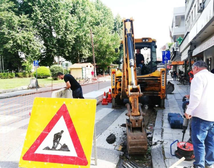Ασφαλτος στη Στρ. Σαράφη και νέα έργα στη λαϊκή αγορά από τον Δήμο Τρικκαίων