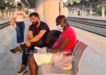 Τον πέταξαν έξω από το τραίνο γιατί νόμιζαν ότι είχε κορωνοϊό – Είχε νοσηλευτεί στο Πανεπιστημιακό Νοσοκομείο Λάρισας (φωτο – βίντεο)