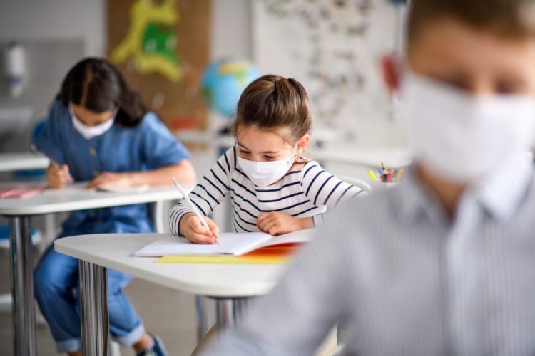 Δωρεάν μάσκες σε μαθητές κι εκπαιδευτικούς ανακοίνωσε ο Υπουργός Εσωτερικών Τάκης Θεοδωρικάκος