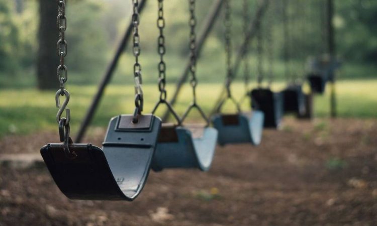 Τραγωδία σε παιδική χαρά: Τσιμεντένια πλάκα έλιωσε 11χρονο!