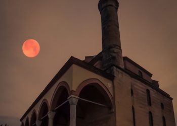 Μάγεψε η Αυγουστιάτικη πανσέληνος στον Τρικαλινό ουρανό