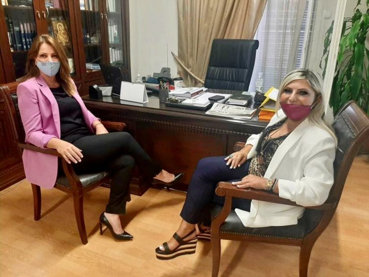 Επίσκεψη της βουλευτού Κατερίνας Παπακώστα στη νέα Διευθύντρια της Δ.Δ.Ε Τρικάλων