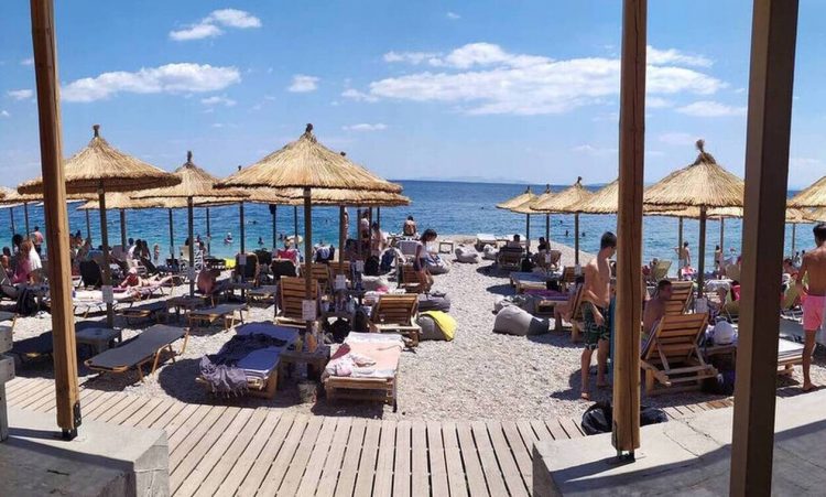 Κορονοϊός: Μεταδίδεται ο ιός από την άμμο και τη θάλασσα;