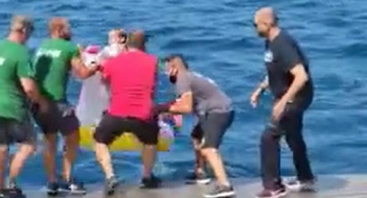 Η αλήθεια για την διάσωση της τρίχρονης: Έκανε μπάνιο με τον μπαμπά της και του γλίστρησε από τα χέρια