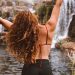 Plopping: Η τεχνική χωρίς πιστολάκι που θα σου χαρίσει τέλεια σγουρά μαλλιά