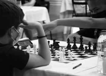 Αγώνες σε… ασπρόμαυρο φόντο στα Τρίκαλα (εντυπωσιακές φωτό)-Με μεγάλη επιτυχία και 90 συμμετοχές ολοκληρώθηκαν οι αγώνες σκάκι