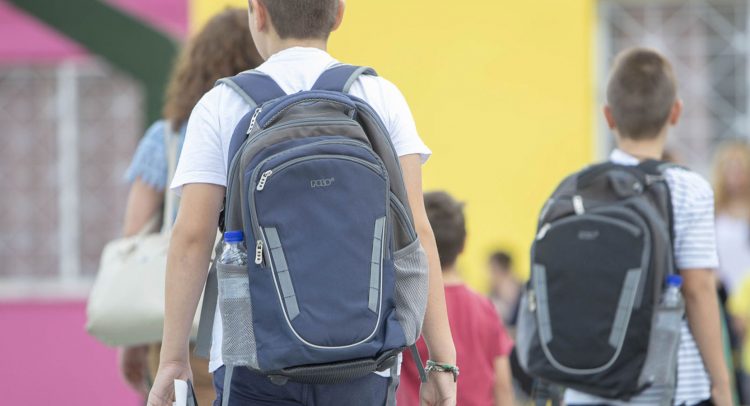 Η κυβέρνηση να σταματήσει να κρύβεται πίσω από το δάκτυλό της και να μην το κουνάει σε εκπαιδευτικούς, γονείς και νεολαία