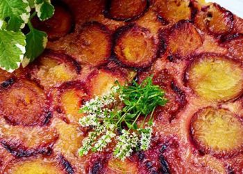 Οld fashioned cake με δαμάσκηνα