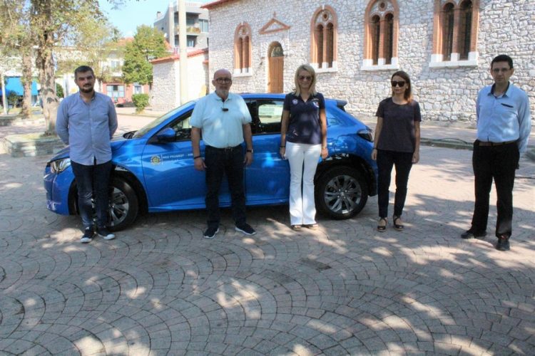 Έγινε παρουσίαση ηλεκτροκίνησης στην πλατεία Φαρκαδόνας