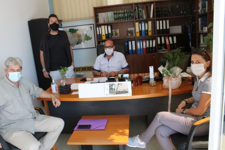 Συνάντηση-σύσκεψη στο Δημαρχείο Φαρκαδόνας για την κατάληψη που έκαναν οι μαθητές του ΕΠΑΛ