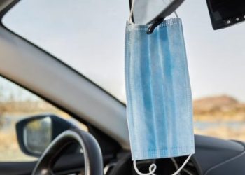 Κορονοϊός: Πώς να έχεις την μάσκα στην τσάντα ή στο αμάξι για να μείνει καθαρή όταν δεν τη φοράς