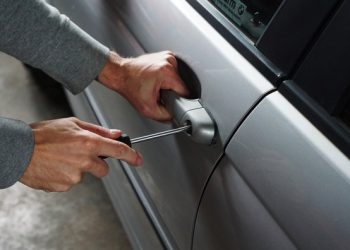 Σύλληψη για διάρρηξη αυτοκινήτου