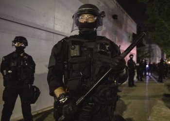 ΗΠΑ: Κρίσιμη η κατάσταση των αστυνομικών που έπεσαν σε ενέδρα στο Λος Άντζελες