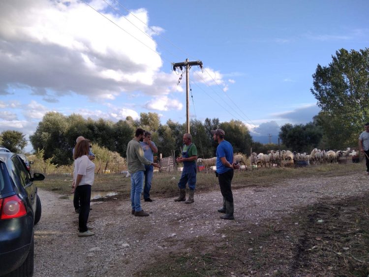 Επίσκεψη του Ευρωβουλευτή του ΚΚΕ Λευτέρη Νικολάου-Αλαβάνου στα Μεγάλα Καλύβια