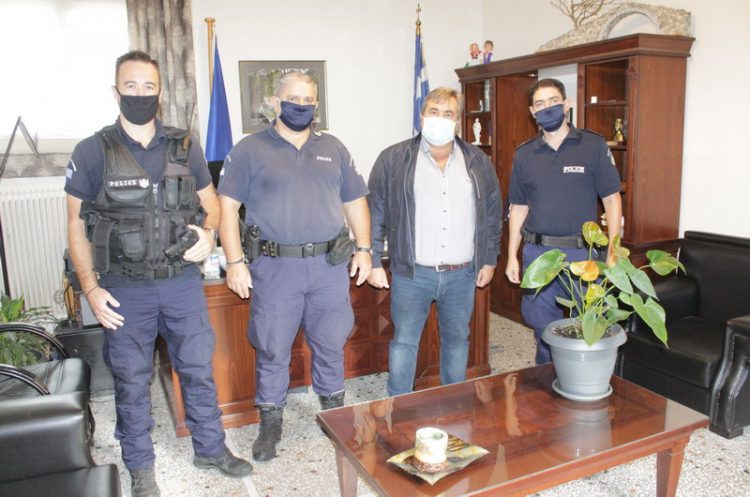 Eπίσκεψη ανδρών της ΚΑΜ στον Δήμαρχο Πύλης