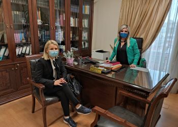 Συνάντηση της διευθύντριας ΔΕ Τρικάλων με την πρόεδρο του περιφερειακού τμήματος του ΕΕΣ