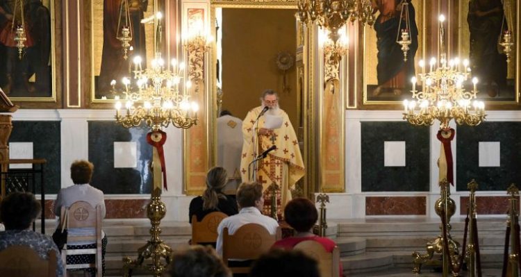 Γάμοι και βαφτίσεις μόνο με οικογένειες και κουμπάρους – Τέλος οι συναυλίες και τα θέατρα