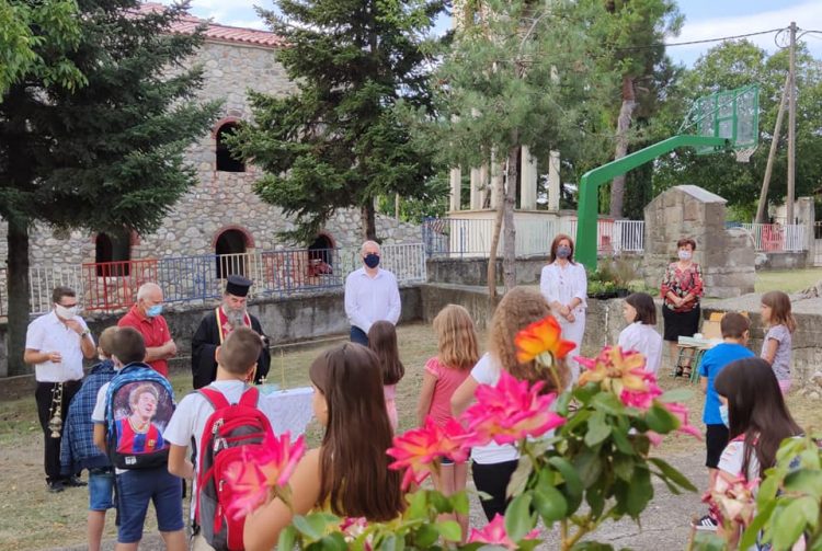 Αγιασμός στα πιο απομακρυσμένα Δημοτικά Σχολεία και Νηπιαγωγεία του Νομού Τρικάλων (Αγιόφυλλο και Ασπροκκλησιά)