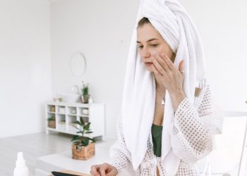 DIY Time! Κάνε beauty cocooning με την τέλεια μάσκα μαλλιών & προσώπου